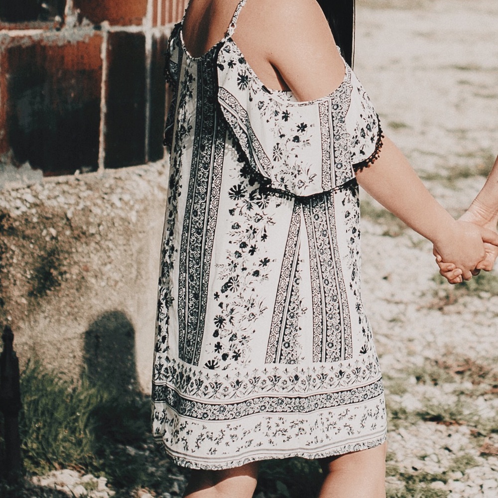 Patterned Off-Shoulder Dress - Picture 3 of 5